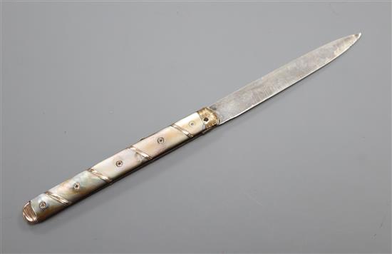 A French First Empire yellow metal mounted mother of pearl lock-back folding fruit knife, blade length 9.5cm